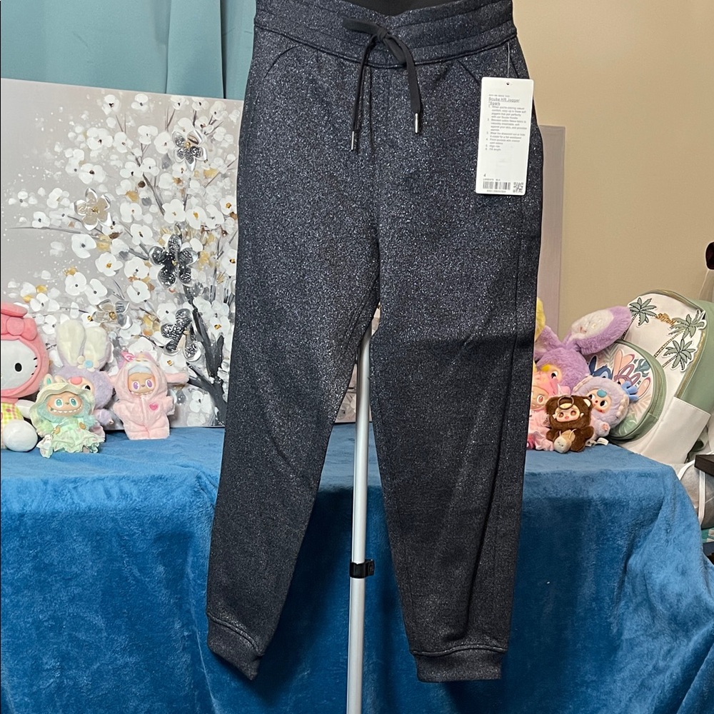 LULULEMON Scuba Joggers Spark size 4 NWT